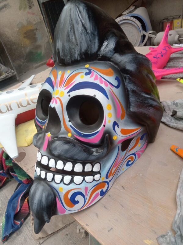 mascara casco hecho a mano